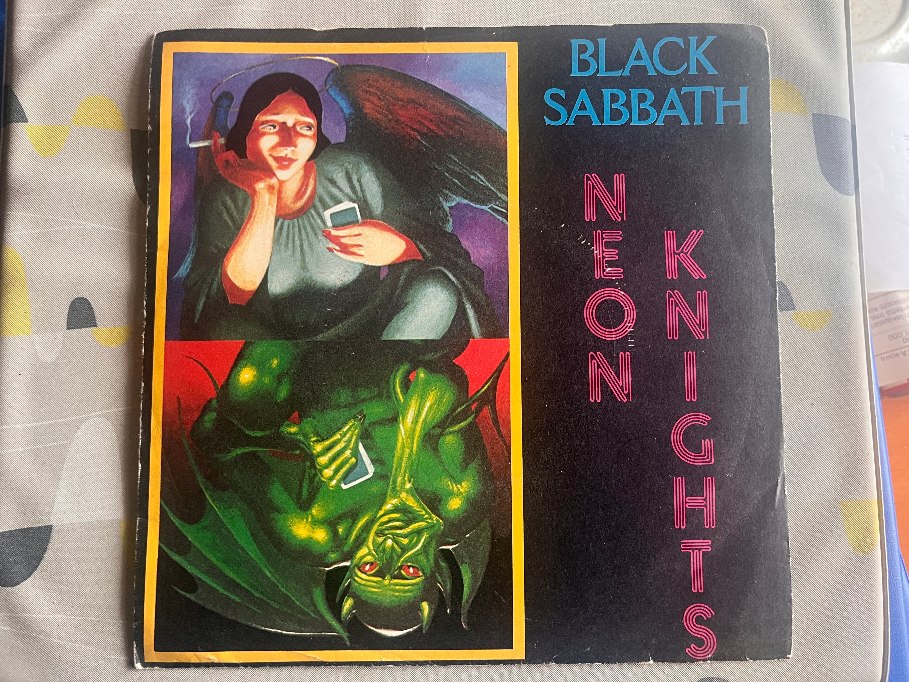 Black Sabbath: Neon Knights  7" single  b-side Children Of The Sea-live